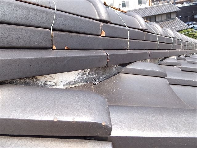 隅棟の下の漆喰